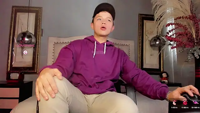 Snapshot of Tim_wolf chatting on 09/13/25, 06:51 Tim wolf online show from 09/13/25, 06:51