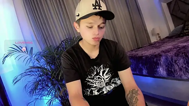 Snapshot of Tim_wolf chatting on 09/20/25, 09:05 Tim wolf online show from 09/20/25, 09:05