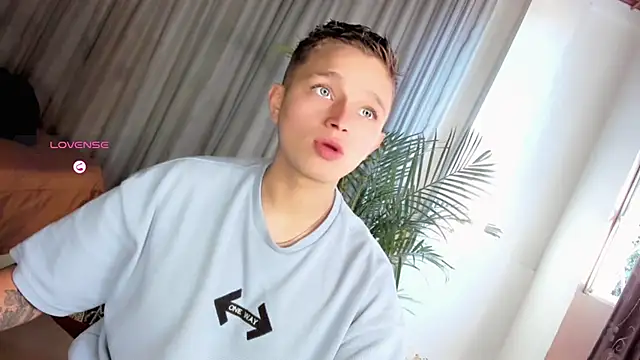 Snapshot of Tim_wolf chatting on 09/28/25, 10:15 Tim wolf online show from 09/28/25, 10:15