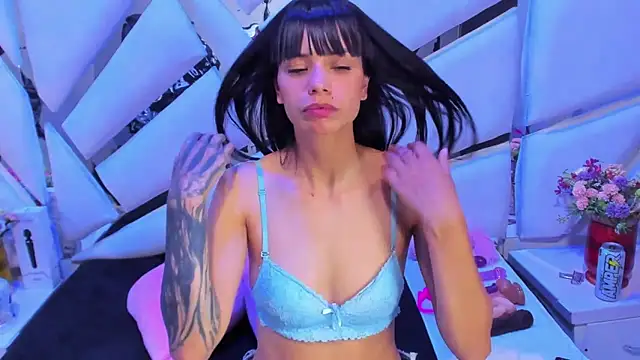 Snapshot of kylie_seex chatting on 11/12/25, 02:12 kylie seex online show from 11/12/25, 02:12