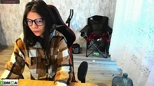 Snapshot of MollyLollipop chatting on 12/16/24, 03:30 MollyLollipop online show from 12/16/24, 03:30