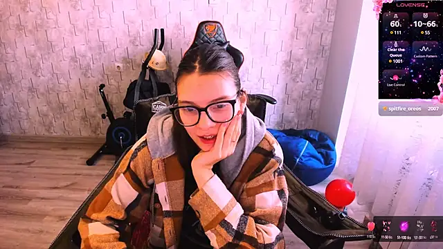 Snapshot of MollyLollipop chatting on 02/21/25, 05:35 MollyLollipop online show from 02/21/25, 05:35