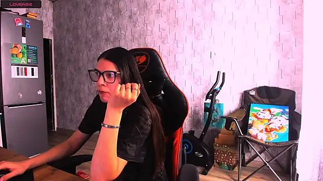 Snapshot of MollyLollipop chatting on 03/11/25, 07:48 MollyLollipop online show from 03/11/25, 07:48