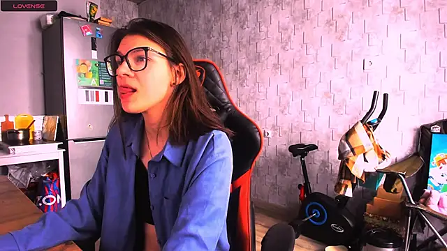 Snapshot of MollyLollipop chatting on 03/17/25, 04:29 MollyLollipop online show from 03/17/25, 04:29