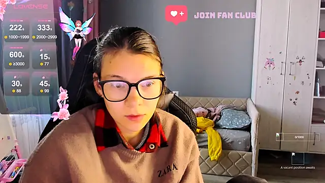 Snapshot of MollyLollipop chatting on 10/01/25, 04:07 MollyLollipop online show from 10/01/25, 04:07