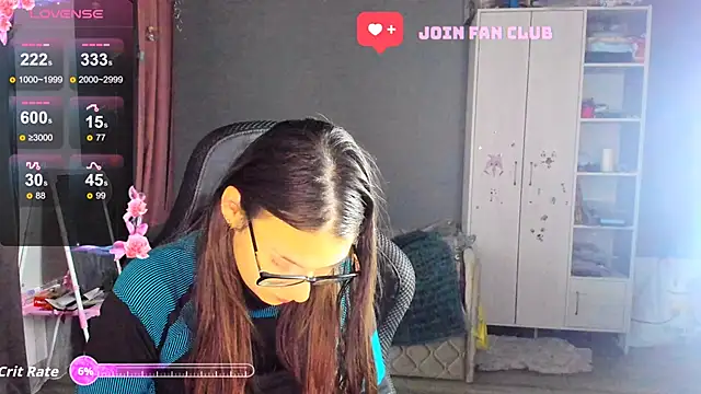 Snapshot of MollyLollipop chatting on 10/27/25, 02:15 MollyLollipop online show from 10/27/25, 02:15