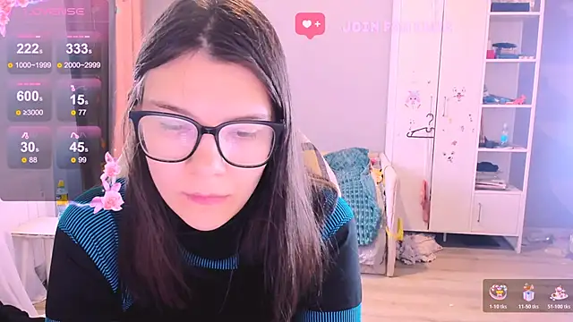 Snapshot of MollyLollipop chatting on 11/06/25, 04:46 MollyLollipop online show from 11/06/25, 04:46