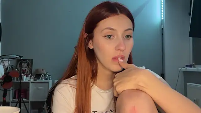 Uniarten online show from 09/23/25, 07:28