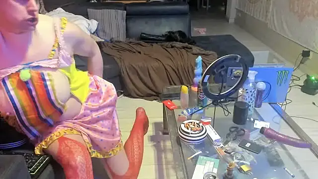 slankecrosdresser online show from 02/06/25, 06:02