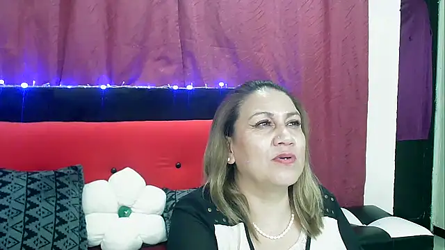 Snapshot of yayita_mature chatting on 01/06/25, 07:45 yayita mature online show from 01/06/25, 07:45