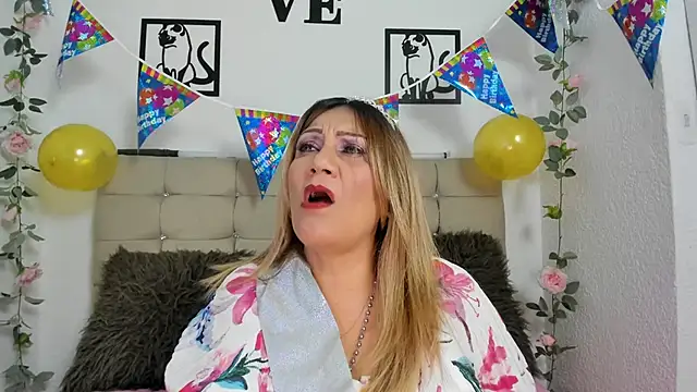 Snapshot of yayita_mature chatting on 06/10/26, 03:11 yayita mature online show from 06/10/26, 03:11