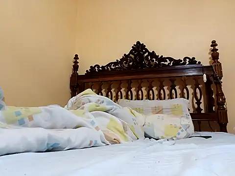 White rabbit  online show from 11/08/25, 12:44