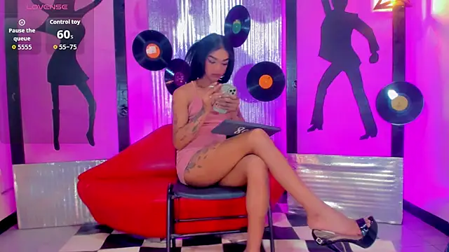 nickyminach  online show from 09/19/25, 07:25