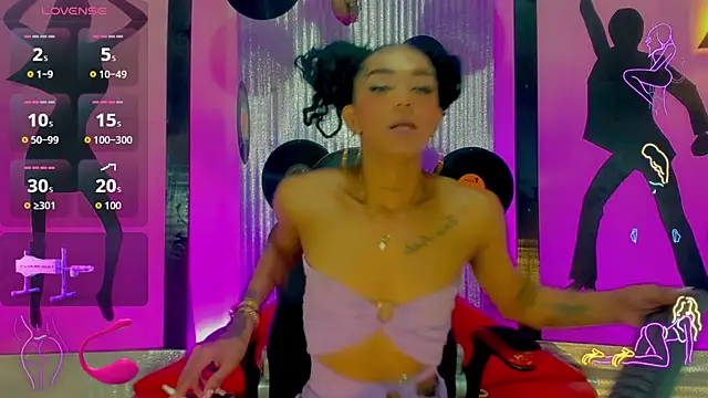 nickyminach  online show from 10/27/25, 07:18