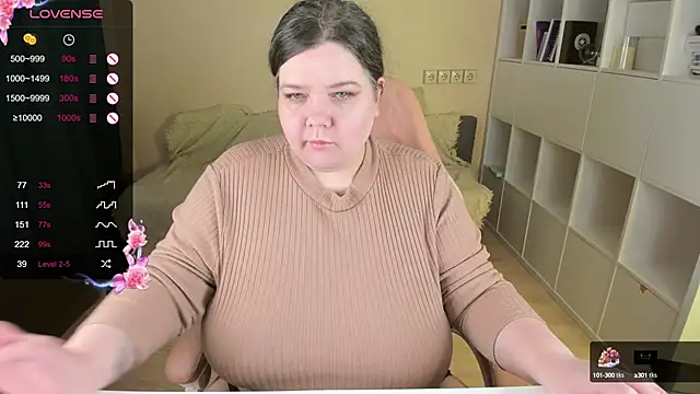 Snapshot of PlumPie chatting on 10/12/25, 07:13 PlumPie online show from 10/12/25, 07:13