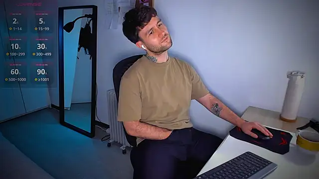 Snapshot of HonestAndrew chatting on 02/17/26, 12:56 HonestAndrew online show from 02/17/26, 12:56