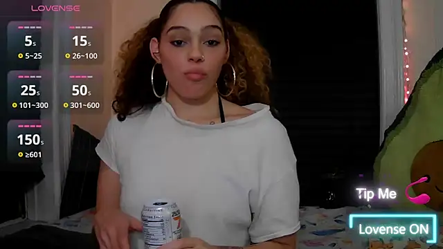 Snapshot of sapphirestorm8 chatting on 10/19/25, 12:22 sapphirestorm8 online show from 10/19/25, 12:22