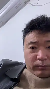 Snapshot of S00 chatting on 11/17/25, 11:05 S00 online show from 11/17/25, 11:05