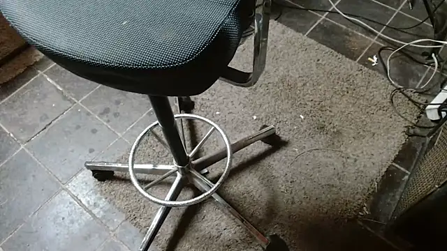 Snapshot of blow2gold chatting on 06/17/26, 09:56 blow2gold online show from 06/17/26, 09:56