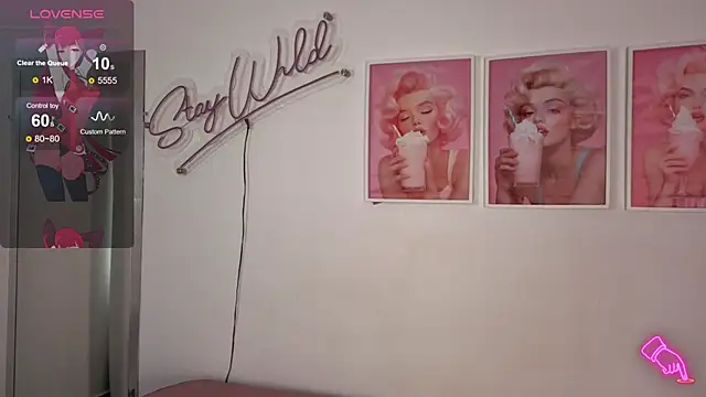 Snapshot of Adele_LatinLady chatting on 11/19/25, 09:37 Adele LatinLady online show from 11/19/25, 09:37