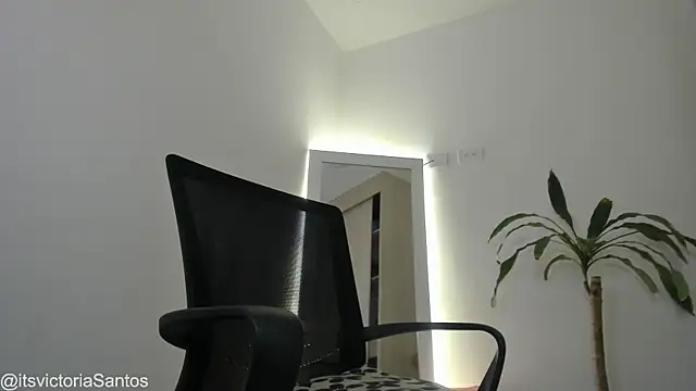 Victoriasant online show from 04/14/26, 02:50