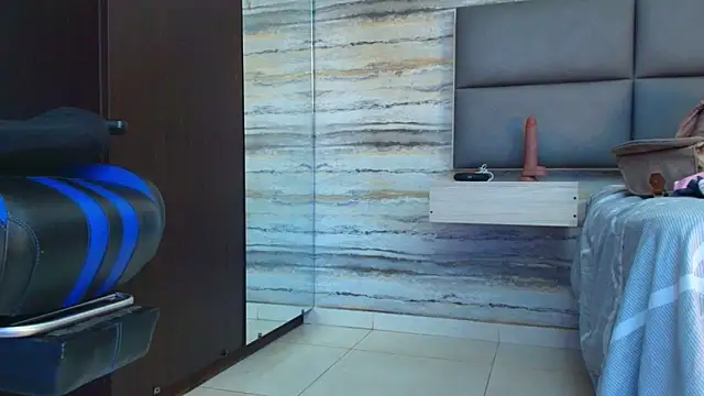 Snapshot of oliver__brown chatting on 12/18/25, 12:49 oliver brown online show from 12/18/25, 12:49