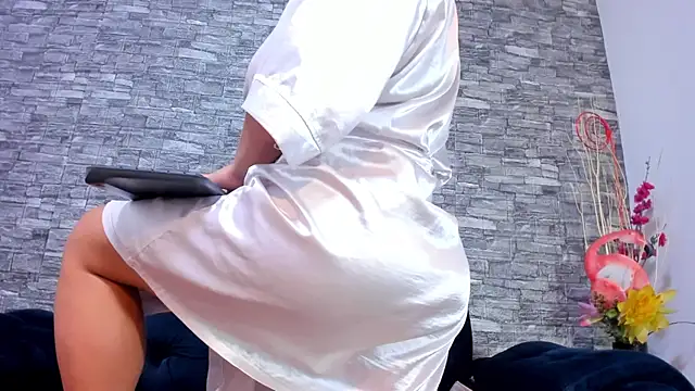 LizzRouse online show from 02/09/25, 08:33