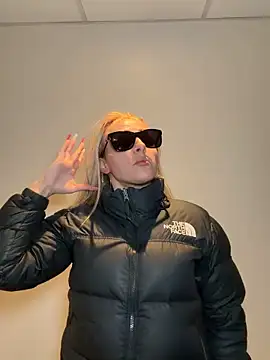 Strongqueen online show from 12/18/25, 11:44