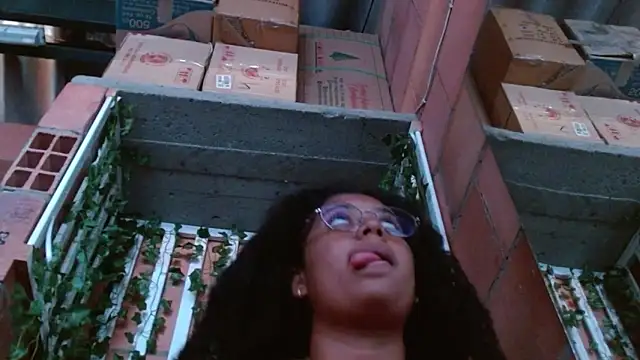 Snapshot of belindathompson chatting on 01/23/25, 10:01 belindathompson online show from 01/23/25, 10:01