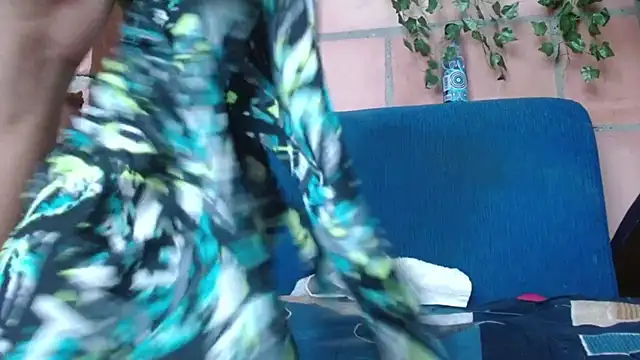 Snapshot of belindathompson chatting on 10/31/25, 07:48 belindathompson online show from 10/31/25, 07:48