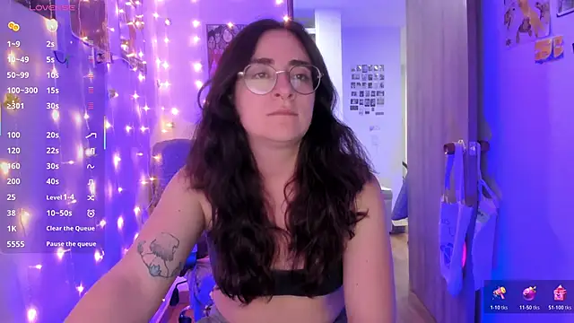 linda giggle online show from 10/28/25, 12:25