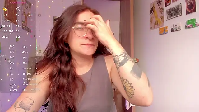 linda giggle online show from 11/11/25, 02:39