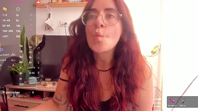 linda giggle online show from 12/17/25, 02:23