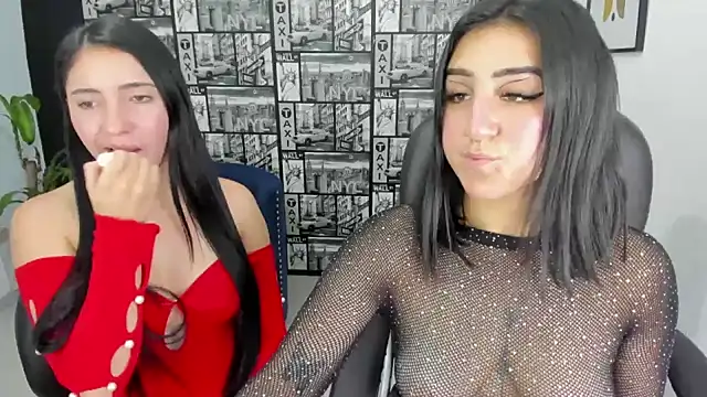 Snapshot of Isa_And_Natasha chatting on 02/25/25, 05:47 Isa And Natasha online show from 02/25/25, 05:47