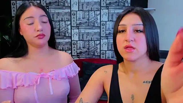 Snapshot of Isa_And_Natasha chatting on 06/18/26, 01:48 Isa And Natasha online show from 06/18/26, 01:48