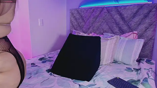 emmajohnss online show from 11/06/25, 04:02