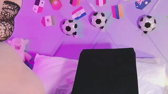 emmajohnss online show from 07/11/26, 04:04