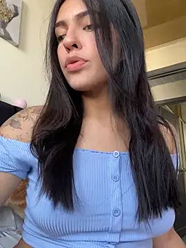 Snapshot of DaphneUwu chatting on 12/14/24, 12:12 DaphneUwu online show from 12/14/24, 12:12