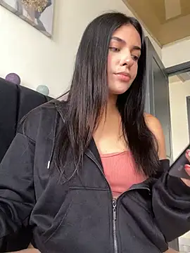 Snapshot of DaphneUwu chatting on 12/23/24, 03:01 DaphneUwu online show from 12/23/24, 03:01