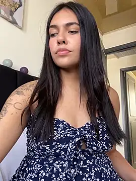 Snapshot of DaphneUwu chatting on 01/13/25, 04:19 DaphneUwu online show from 01/13/25, 04:19