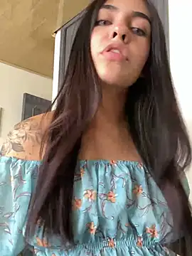 Snapshot of DaphneUwu chatting on 03/16/25, 04:34 DaphneUwu online show from 03/16/25, 04:34