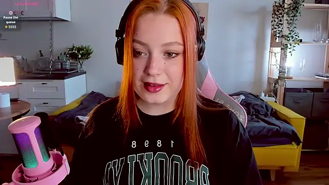 Snapshot of Sofy_Benson chatting on 09/10/25, 10:26 Sofy Benson online show from 09/10/25, 10:26