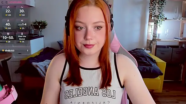 Snapshot of Sofy_Benson chatting on 09/11/25, 11:21 Sofy Benson online show from 09/11/25, 11:21