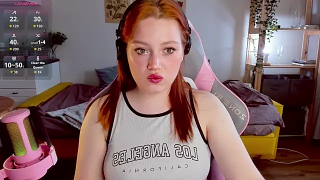 Snapshot of Sofy_Benson chatting on 09/15/25, 11:21 Sofy Benson online show from 09/15/25, 11:21