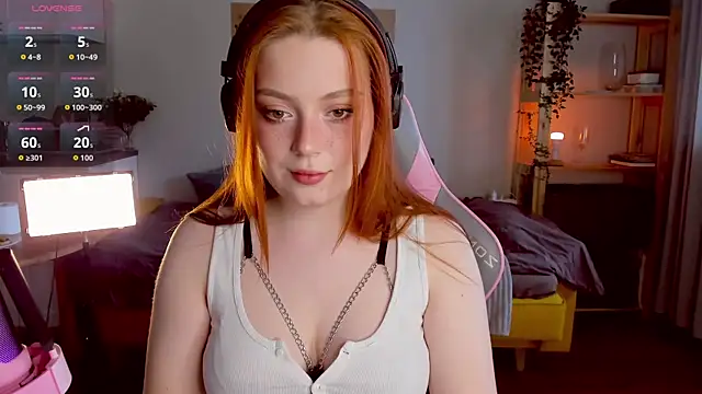 Snapshot of Sofy_Benson chatting on 10/13/25, 08:36 Sofy Benson online show from 10/13/25, 08:36