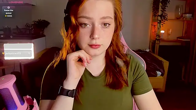 Snapshot of Sofy_Benson chatting on 10/15/25, 12:05 Sofy Benson online show from 10/15/25, 12:05