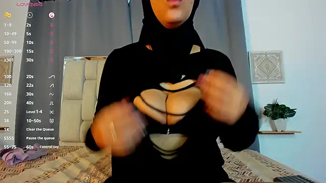 Dounia nagi online show from 12/15/25, 02:21