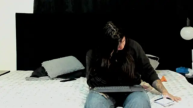 Snapshot of lissandthor13 chatting on 12/16/25, 10:53 lissandthor13 online show from 12/16/25, 10:53