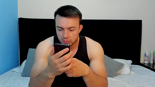 lissandthor13 online show from 04/15/26, 09:27