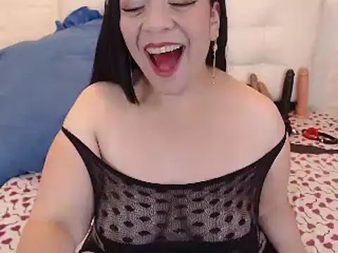 Snapshot of Angiee_BBW chatting on 03/04/25, 11:54 Angiee BBW online show from 03/04/25, 11:54